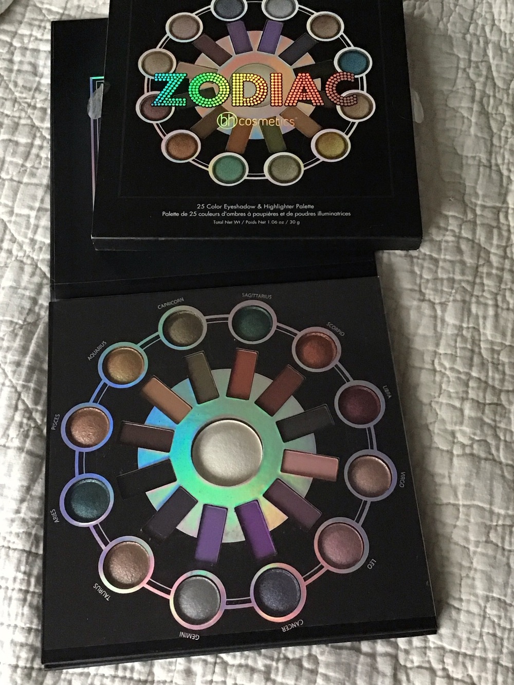 New bh Cosmetics Zodiac 25-Color Eyeshadow & Highlighter Palette — Multi-Color